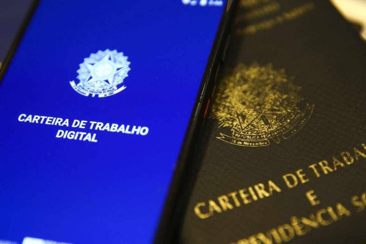 Faxineiro é profissão que lidera criação de vagas de trabalho no Brasil
