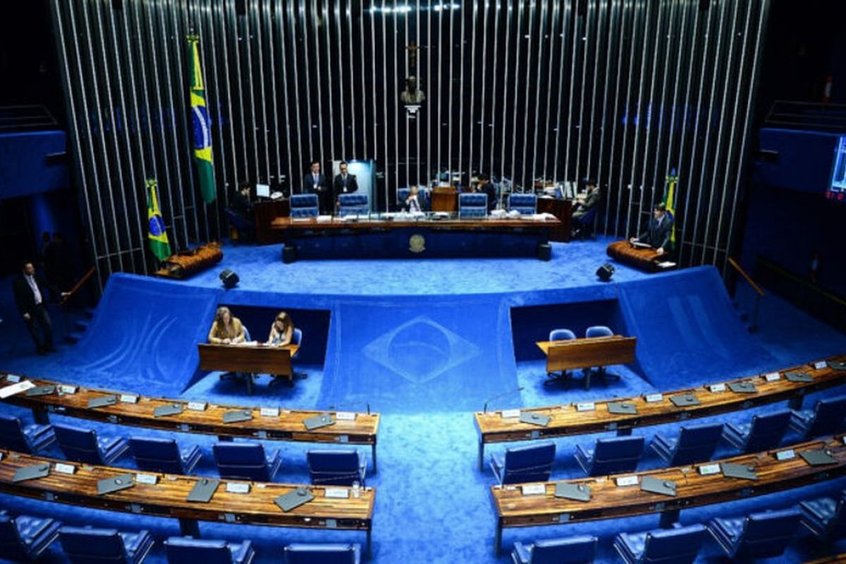 Comissão apresenta proposta que torna pena mais dura para morte motivada por política 