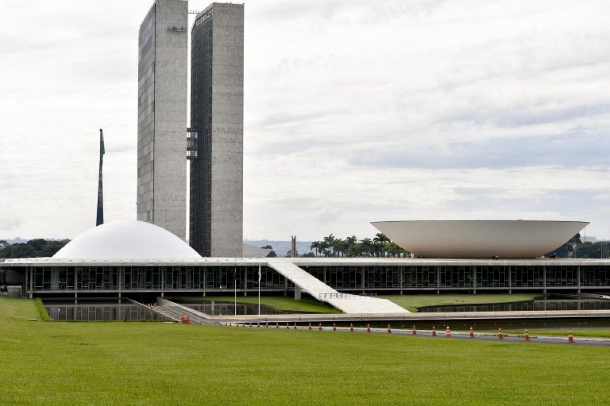 Após suspensão, sessão de votação da LDO é retomada nesta terça-feira (12)