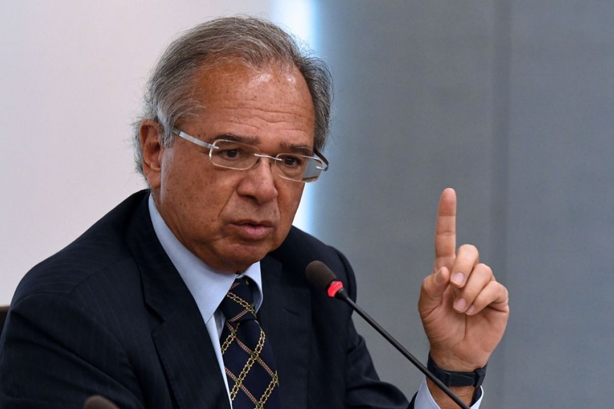 Guedes altera 'PEC Kamikaze' para 'PEC das Bondades'