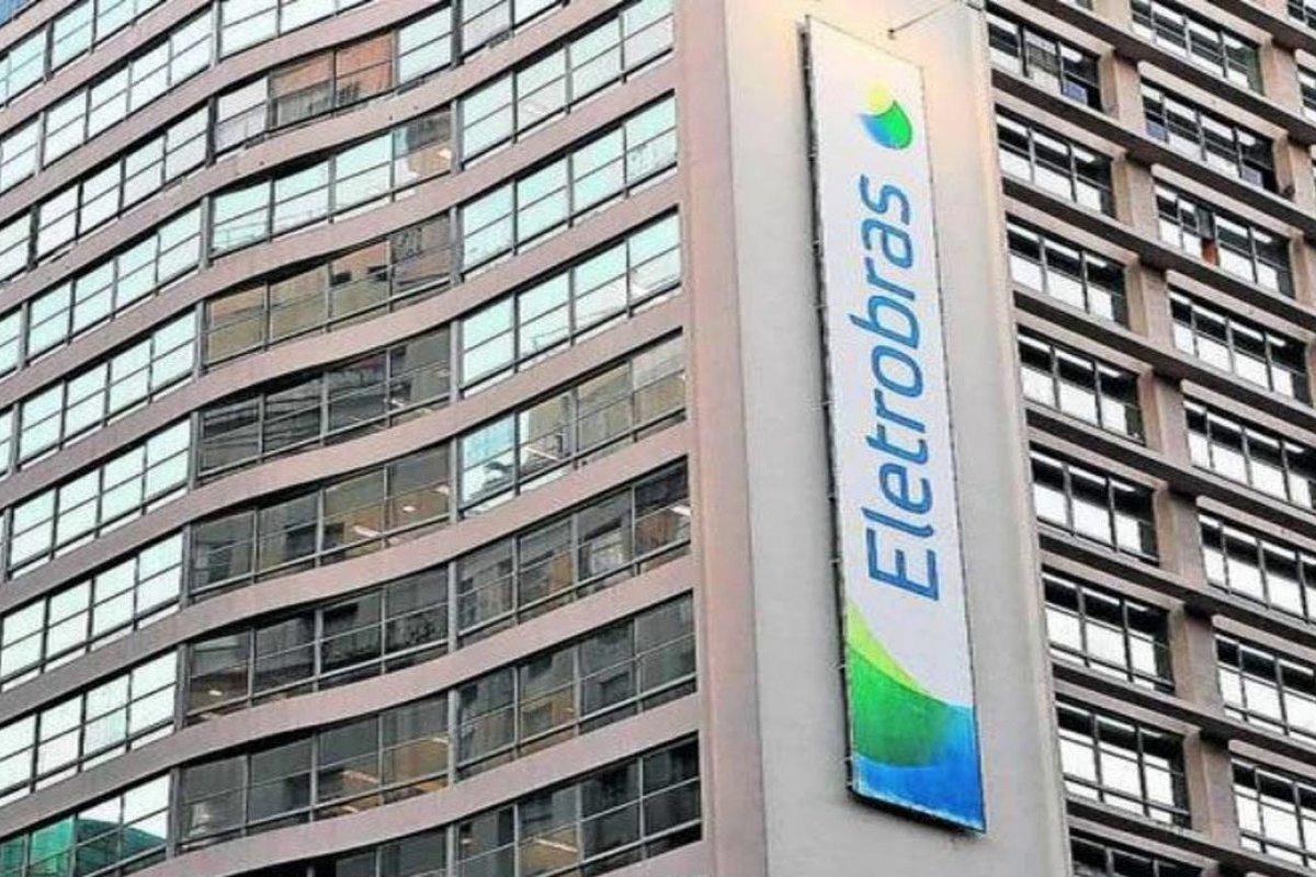 Privatização da Eletrobras deve ser assinada nesta terça (5)