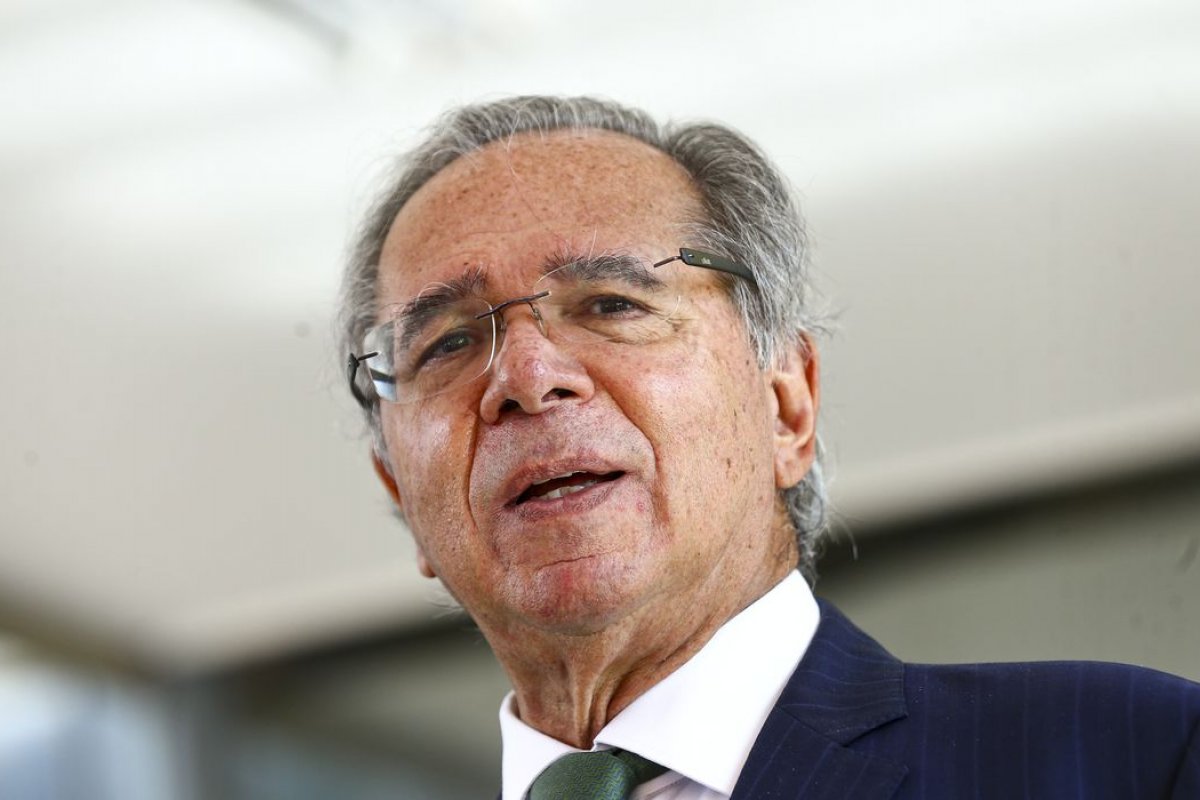 Paulo Guedes diz que governadores contribuíram com a crise econômica do país