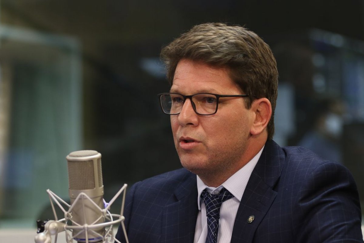 Mario Frias recebe alta hospitalar após infarto 