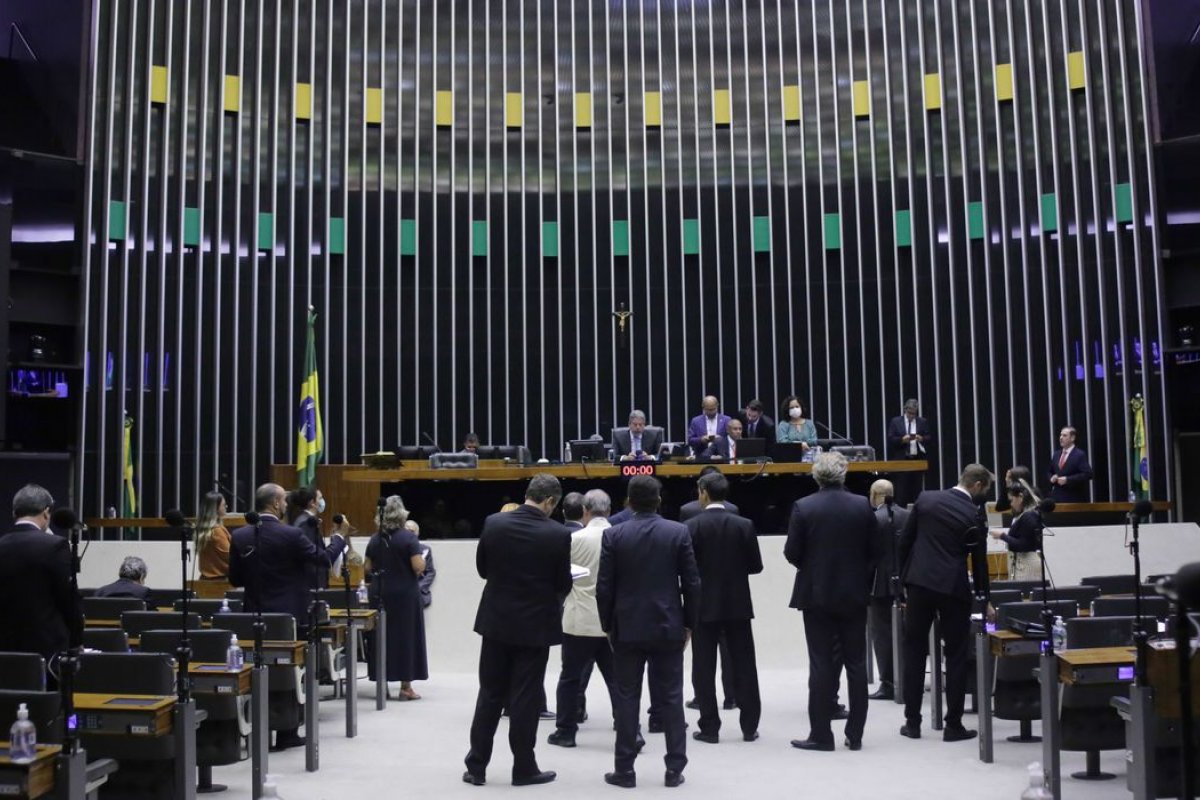 Câmara suspende votação de detaques da PEC dos Benefícios após problemas técnicos
