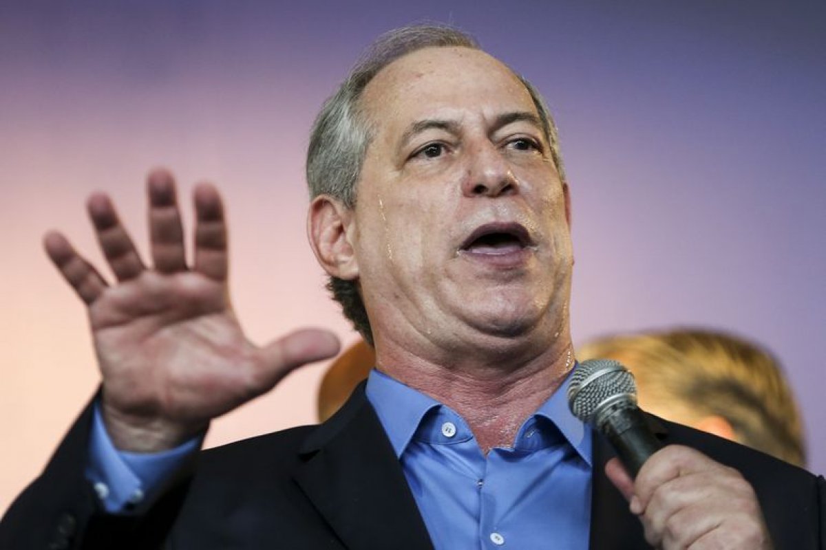 Ciro diz que Bolsonaro e Lula contribuem para colocar Brasil em clima de medo e violência