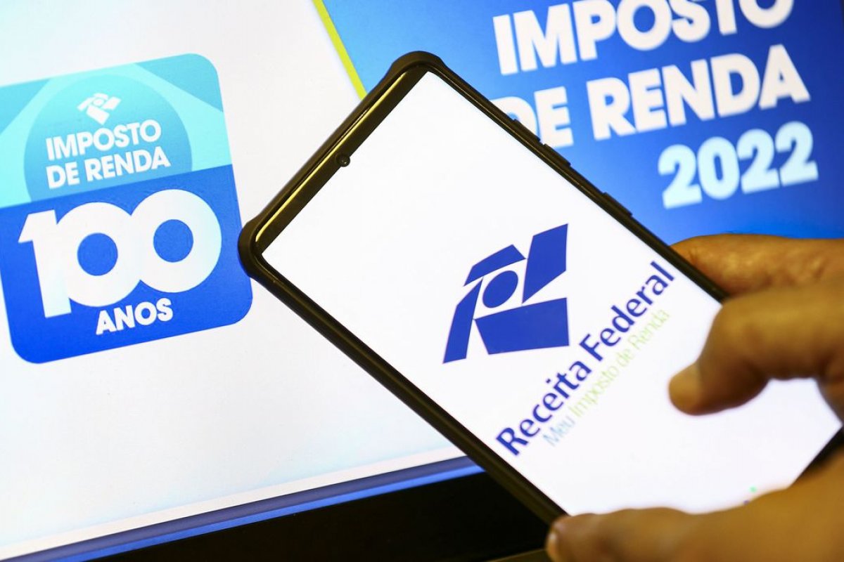 Trabalhador que ganha um salário mínimo e meio pode ser obrigado a pagar Imposto de Renda