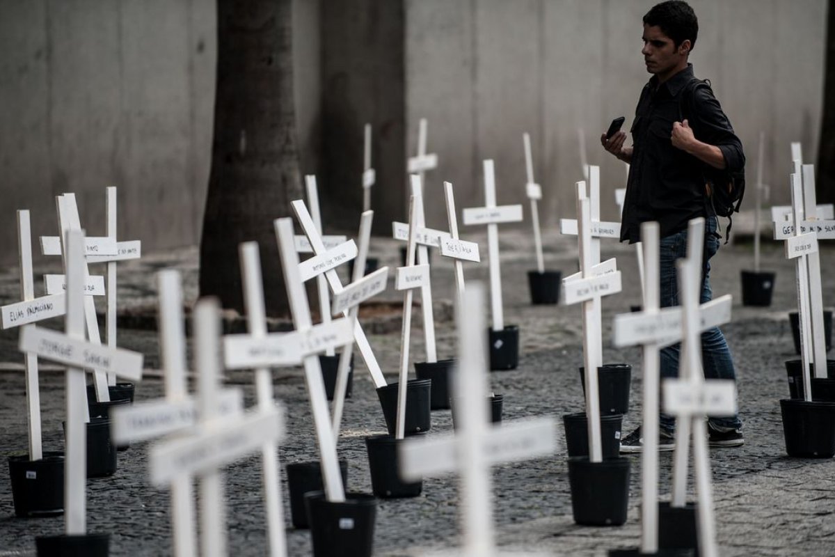 Câmara adia votação de projeto que anistia policiais envolvidos no massacre do Carandiru