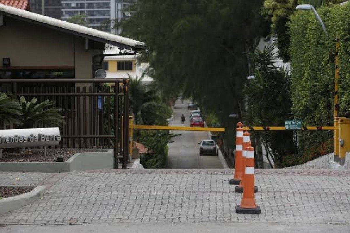Oposição pede ao MP nova perícia em gravação da portaria do condomínio de Bolsonaro 
