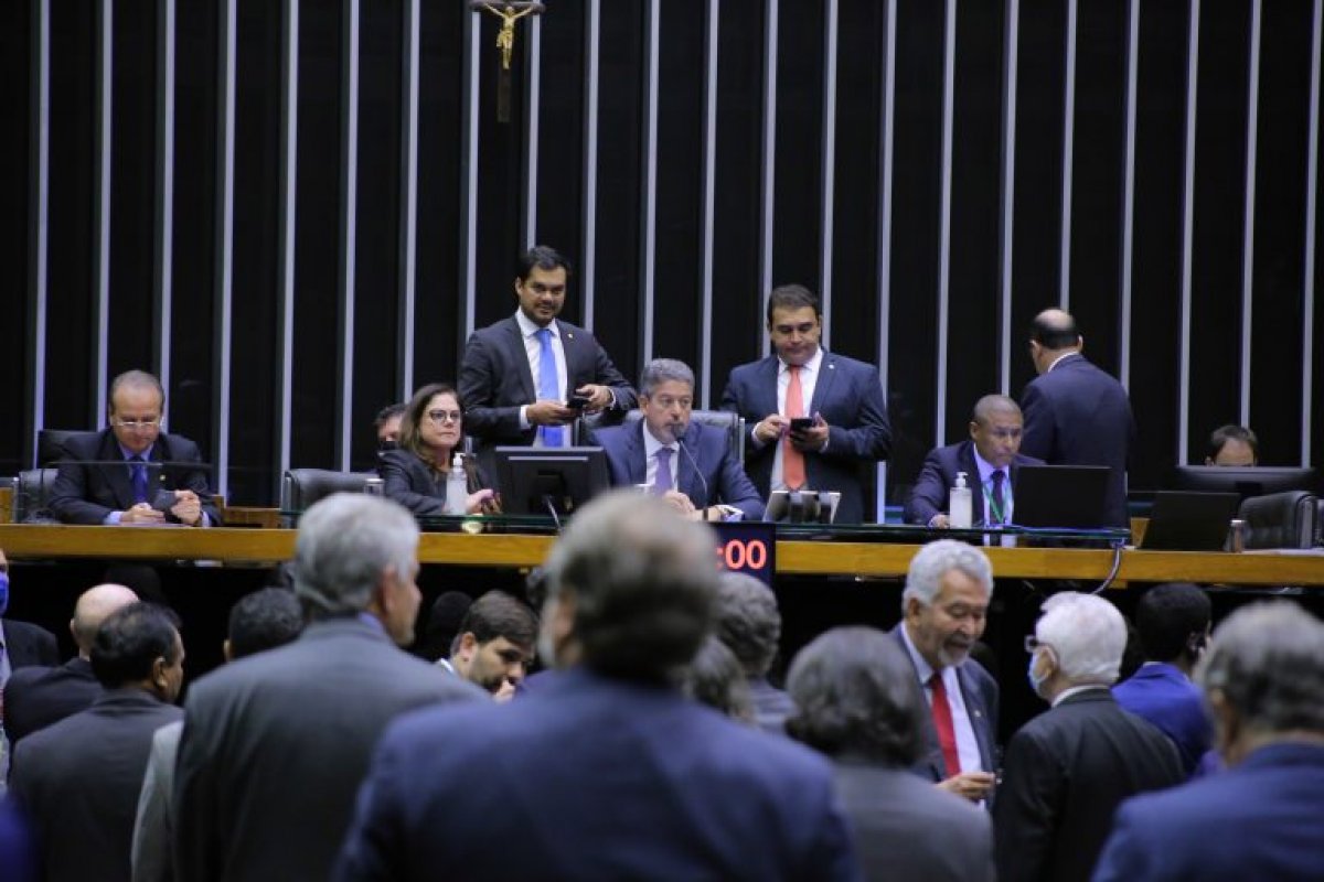 Plenário da Câmara rejeita destaques à PEC do Estado de Emergência e conclui primeiro turno