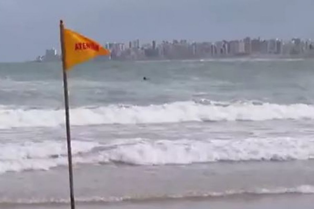 Corpo de mulher é encontrado na praia de Piatã, em Salvador