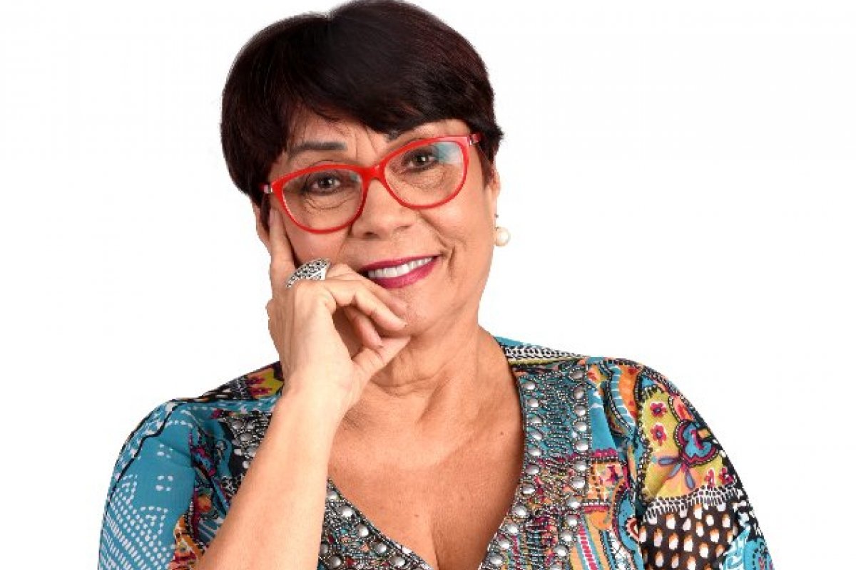 Nairzinha é “Vovó Naná” em “Vó que brinca”  seu primeiro livro infantil! 