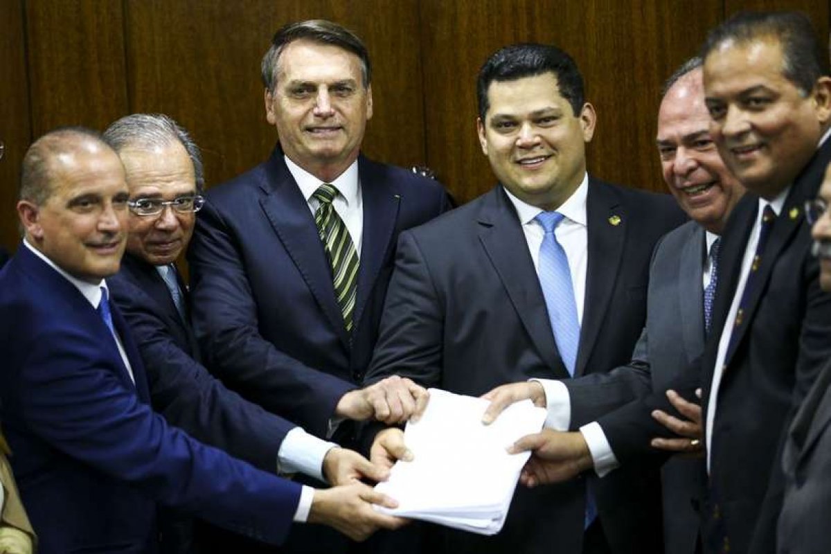 Governo Federal entrega pacote econômico no Senado 
