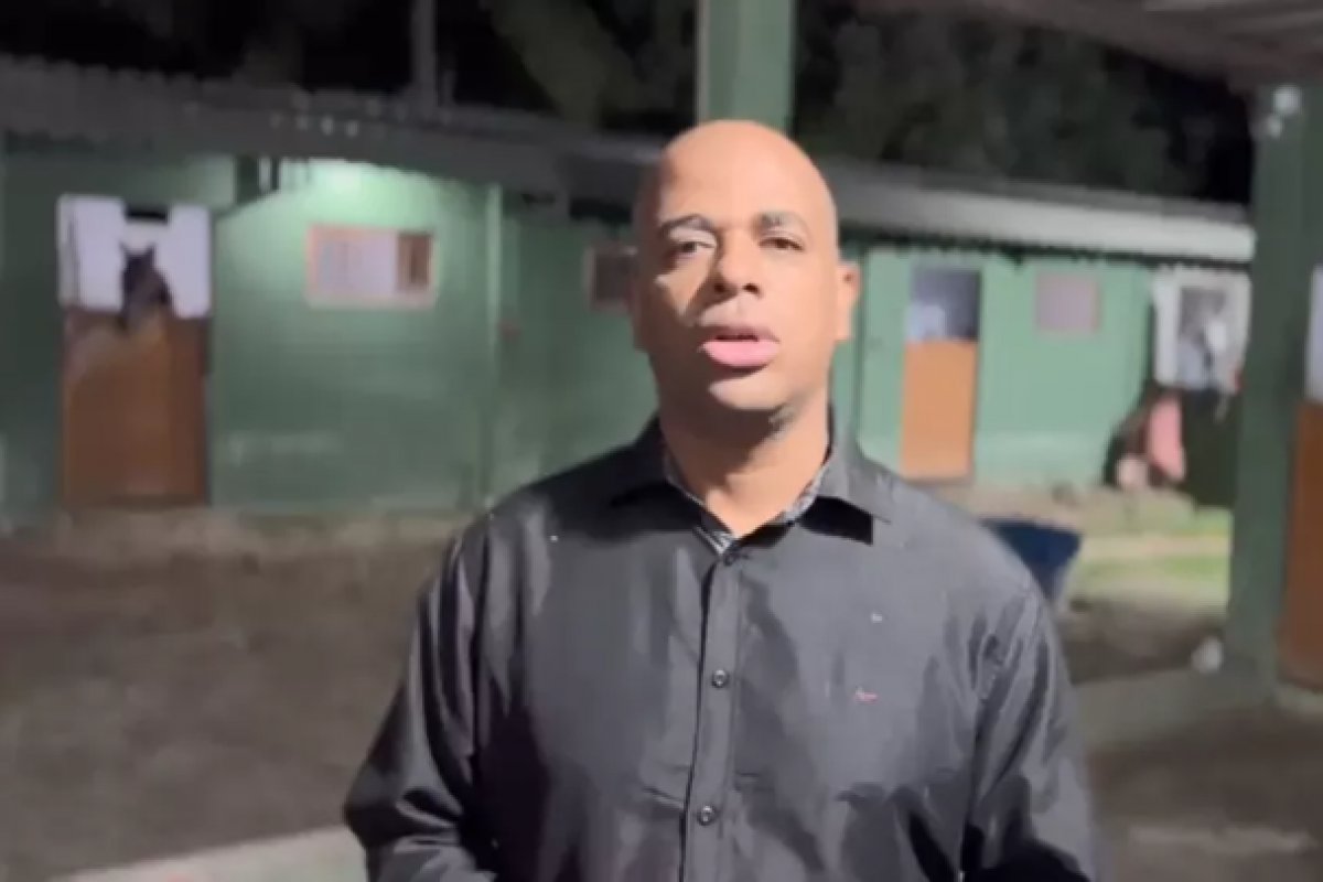 Pastor que associou orixás à violência, em música, diz que 'não tem nada contra eles'