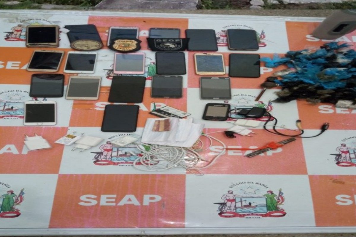 Vinte celulares são retirados do Conjunto Penal em Paulo Afonso 