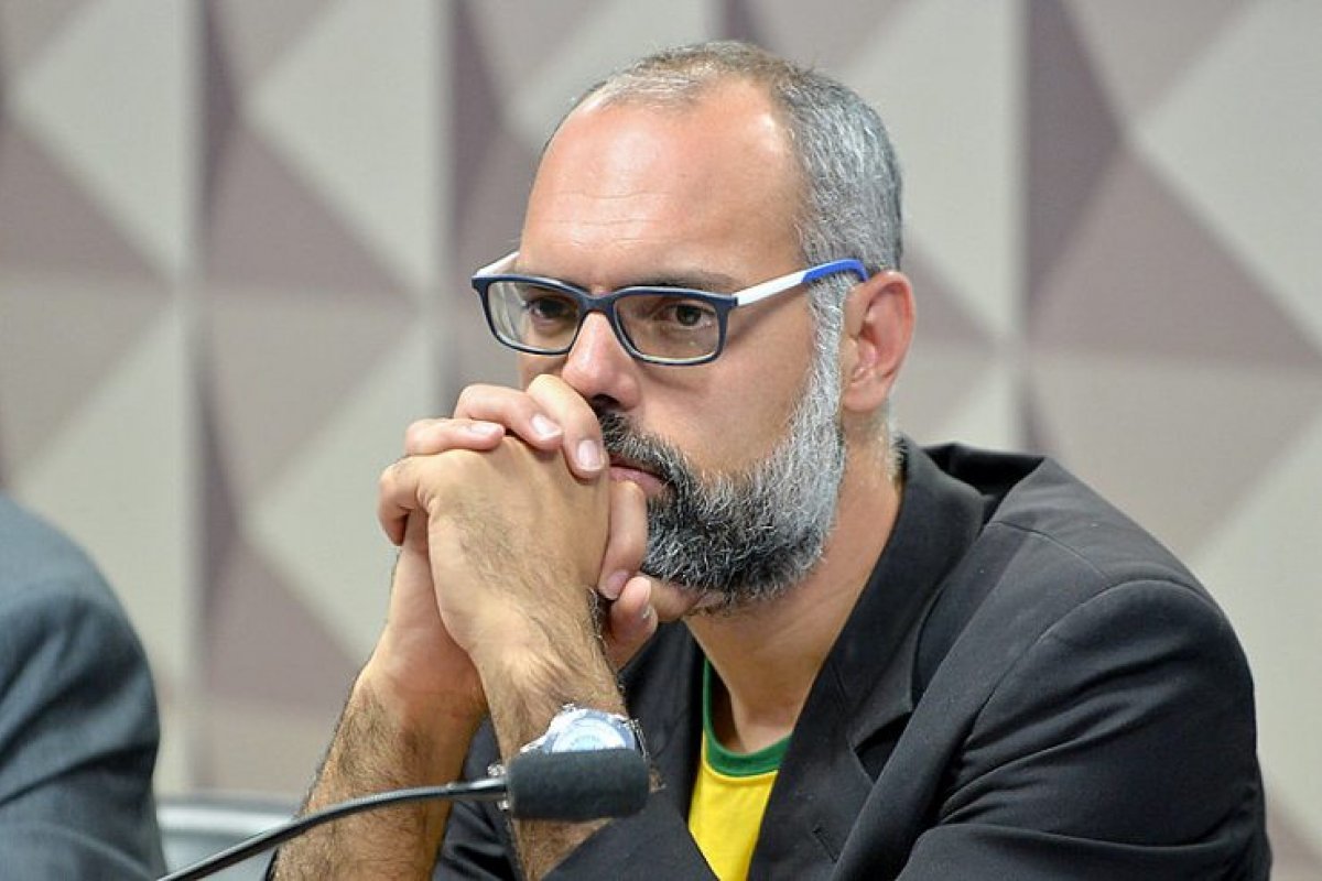 "Não tenho mais nada", diz Allan dos Santos sobre vida nos EUA e bloqueio de contas