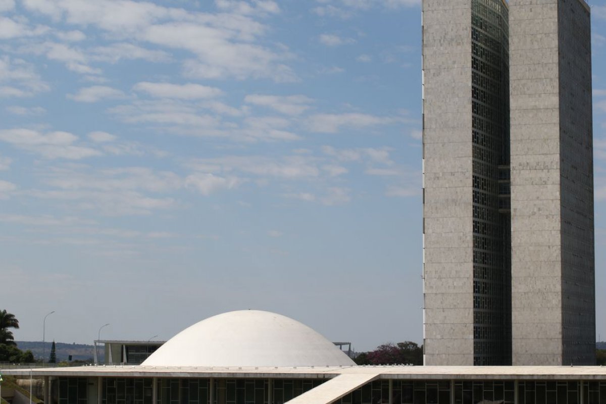 Quaest: 73% dos entrevistados reprovam os políticos brasileiros em geral