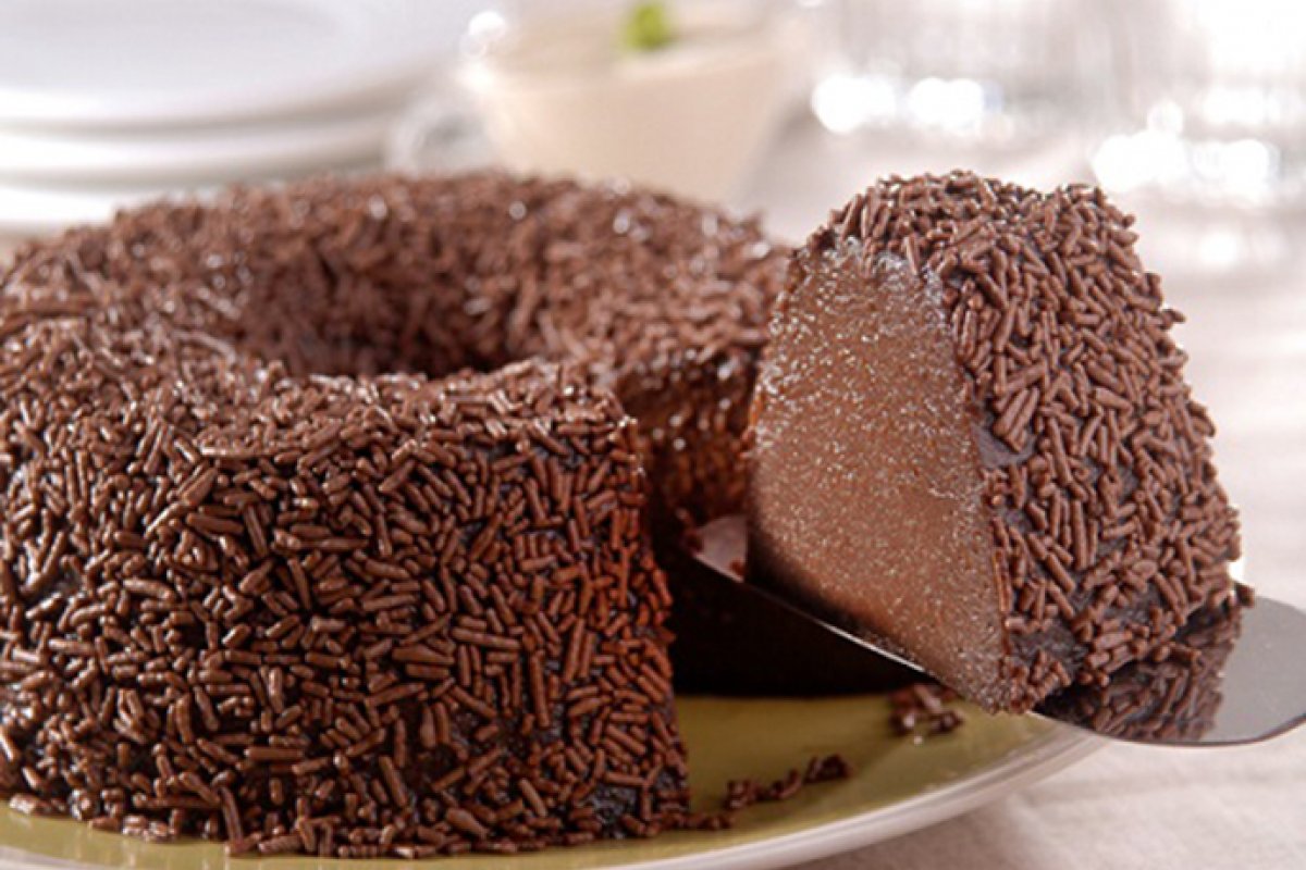 Que tal um Brigadeirão de Micro-ondas para o domingão?  Aprenda agora! 