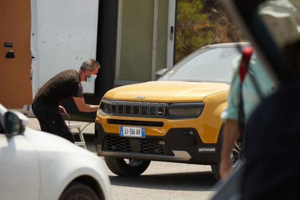 Fotos do mini SUV elétrico da Jeep vazam na internet 