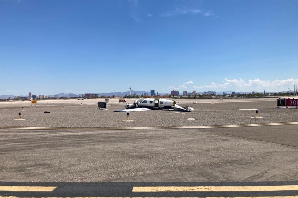 Colisão entre aviões deixa quatro mortos no aeroporto de Las Vegas 
