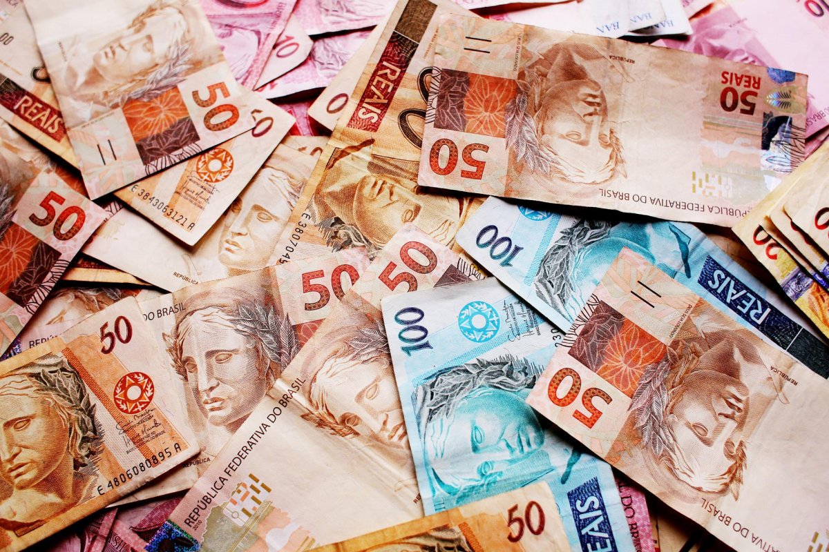 PIB brasileiro cai 0,8% em maio ante abril, aponta FGV