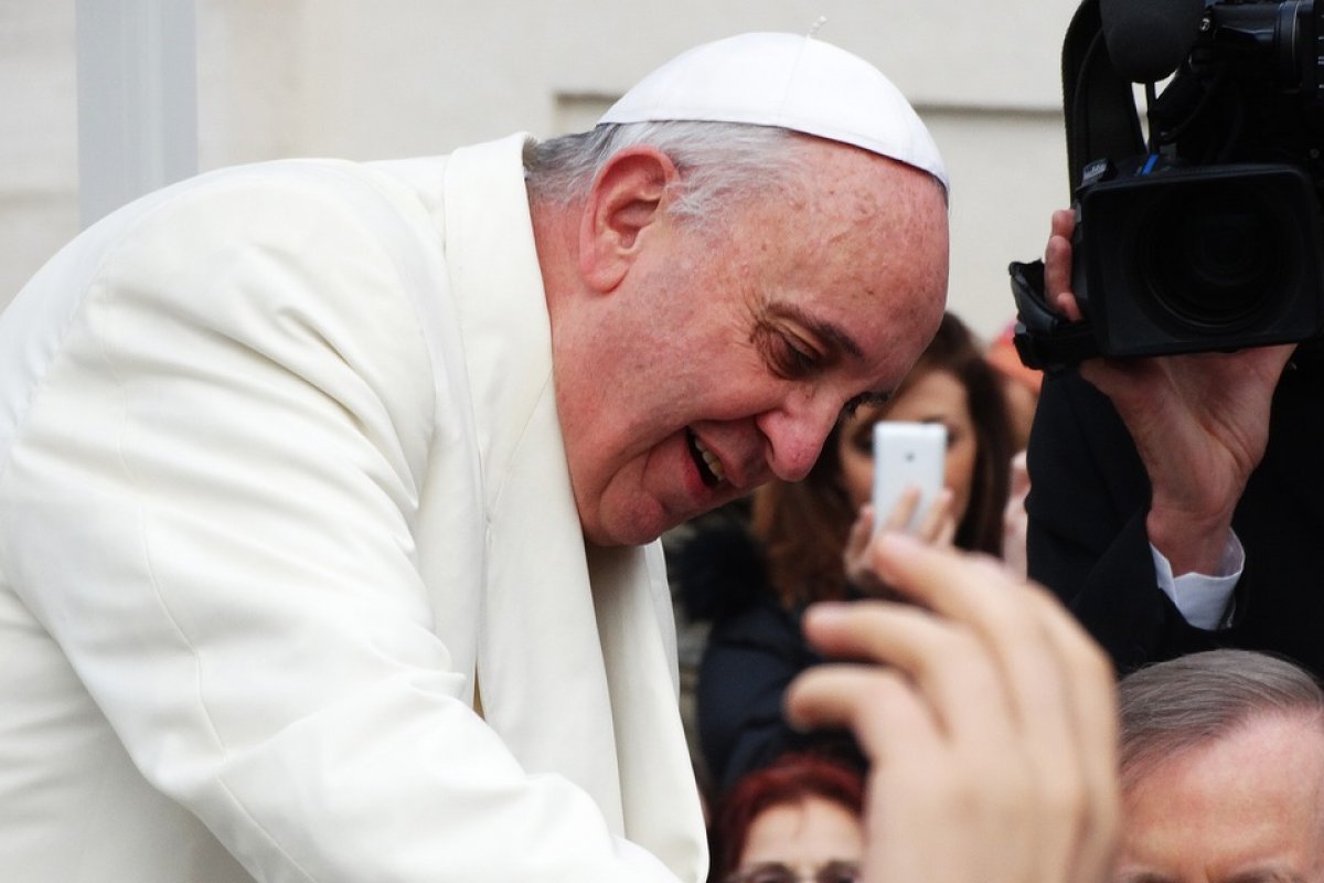 Papa Francisco ganha homenagem pelos 50 anos como arcebispo