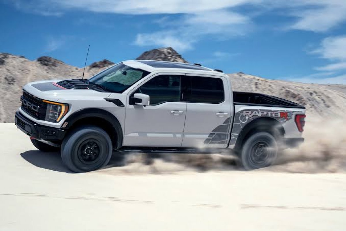 Ford lança F-150 esportiva nos EUA e promete vendas no Brasil em 2023