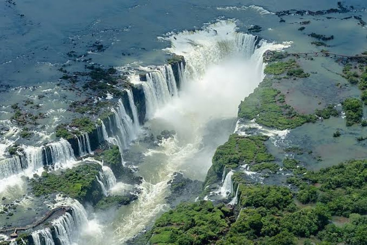 Urbia Cataratas assina contrato de concessão do Parque Nacional do Iguaçu! 