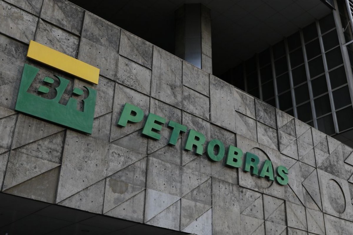 Petrobras paga mais de R$ 24 bilhões em dividendos nesta quarta-feira (20)