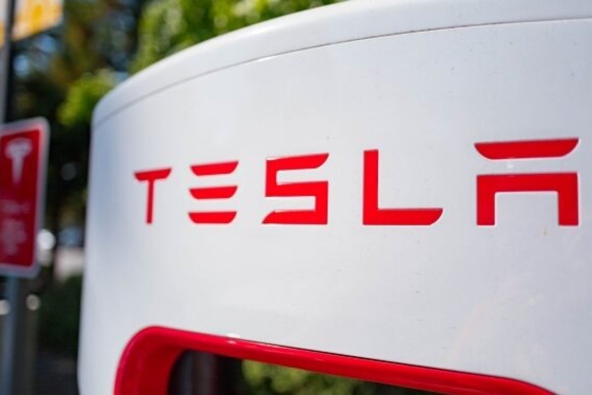 Tesla vê melhor trimestre para energia solar em 4 anos