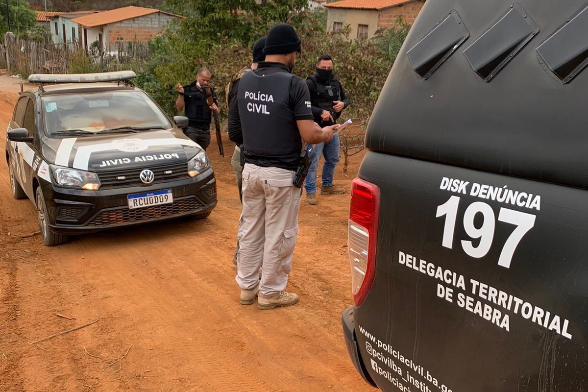 Investigados por envolvimento com o tráfico de drogas são presos em Seabra (BA)