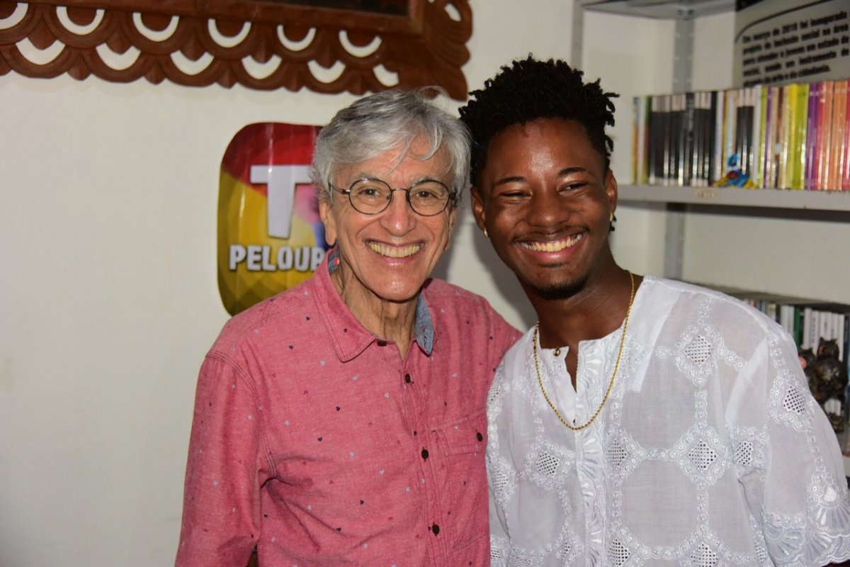 Caetano Veloso pede de presente de aniversário   contribuição para a TV Pelourinho! 