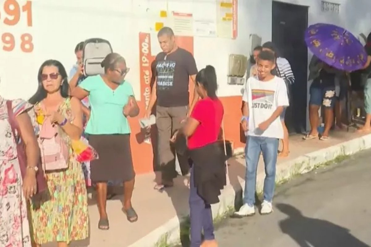Feira Cidadã registra alta procura no bairro de Cajazeiras, em Salvador    
