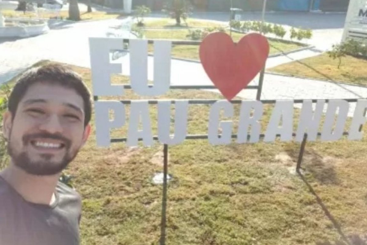 'Eu amo Pau Grande': distrito de Magé (RJ) instala letreiro e agita a web! 
