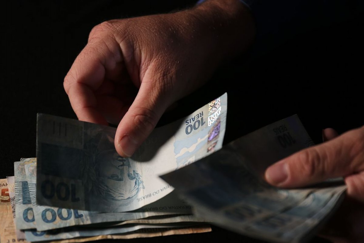 Economistas afirmam que ação do governo contra inflação onera os mais pobres