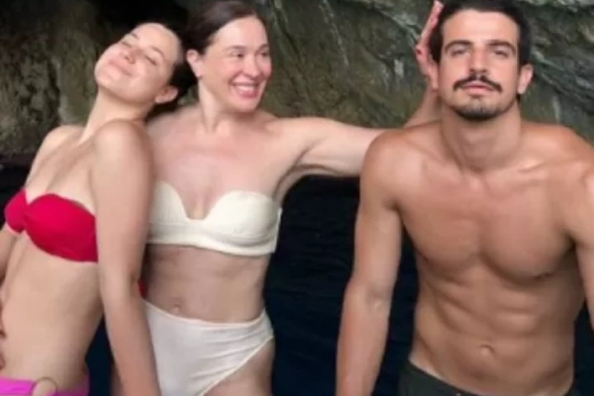 Claudia Raia está em Capri, na Itália, com os filhos, Enzo Celulari e Sophia Raia!