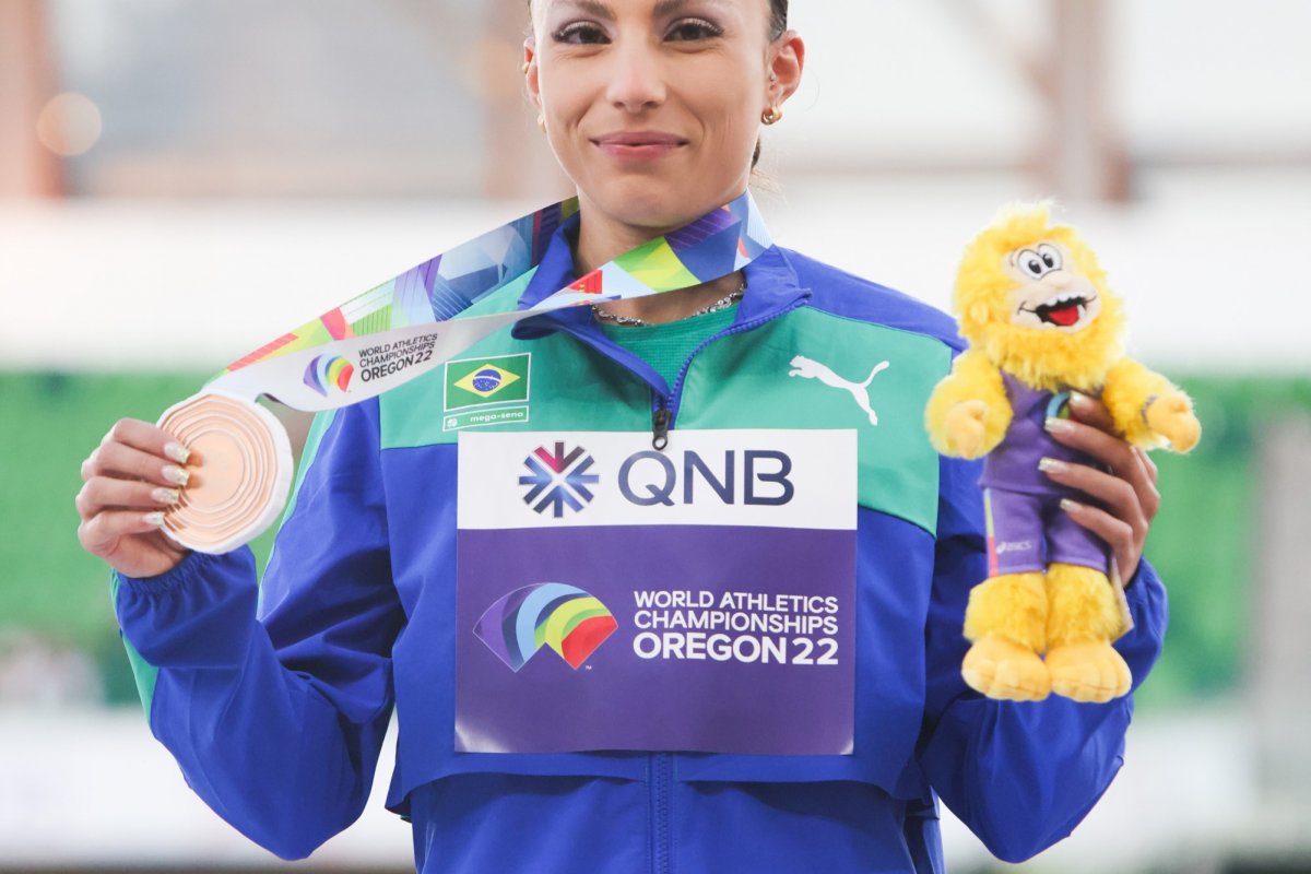 Brasileira Letícia Oro leva bronze no salto em distância no término do Mundial