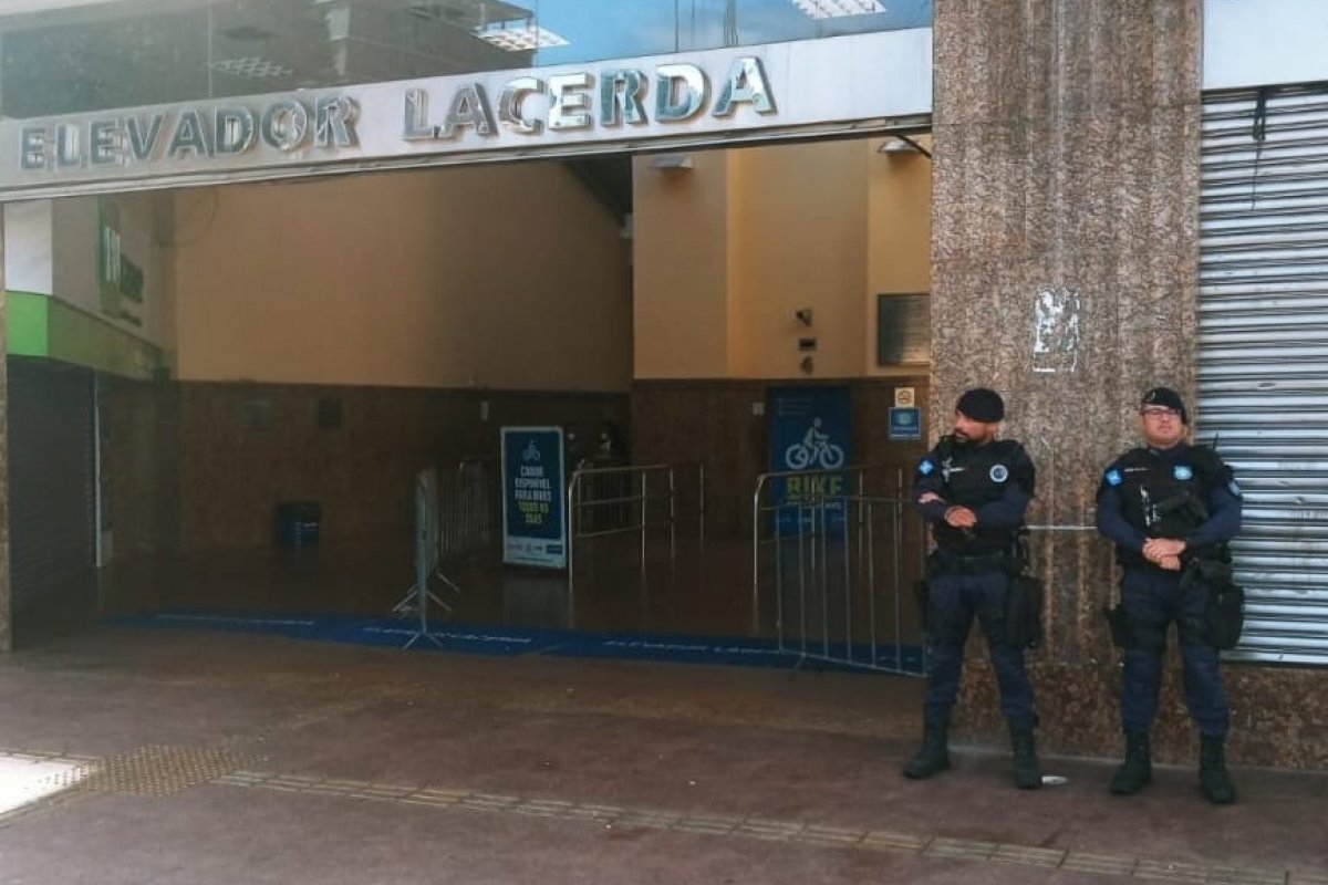 Homem com mandado em aberto é detido pela Guarda Civil no Elevador Lacerda, em Salvador