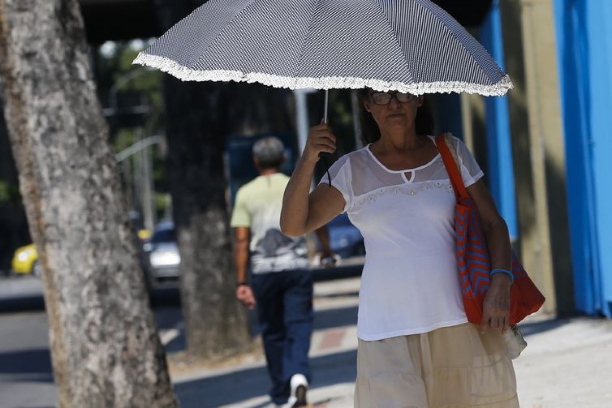 Massa de ar seco sobre o Brasil inibe ocorrência de chuva