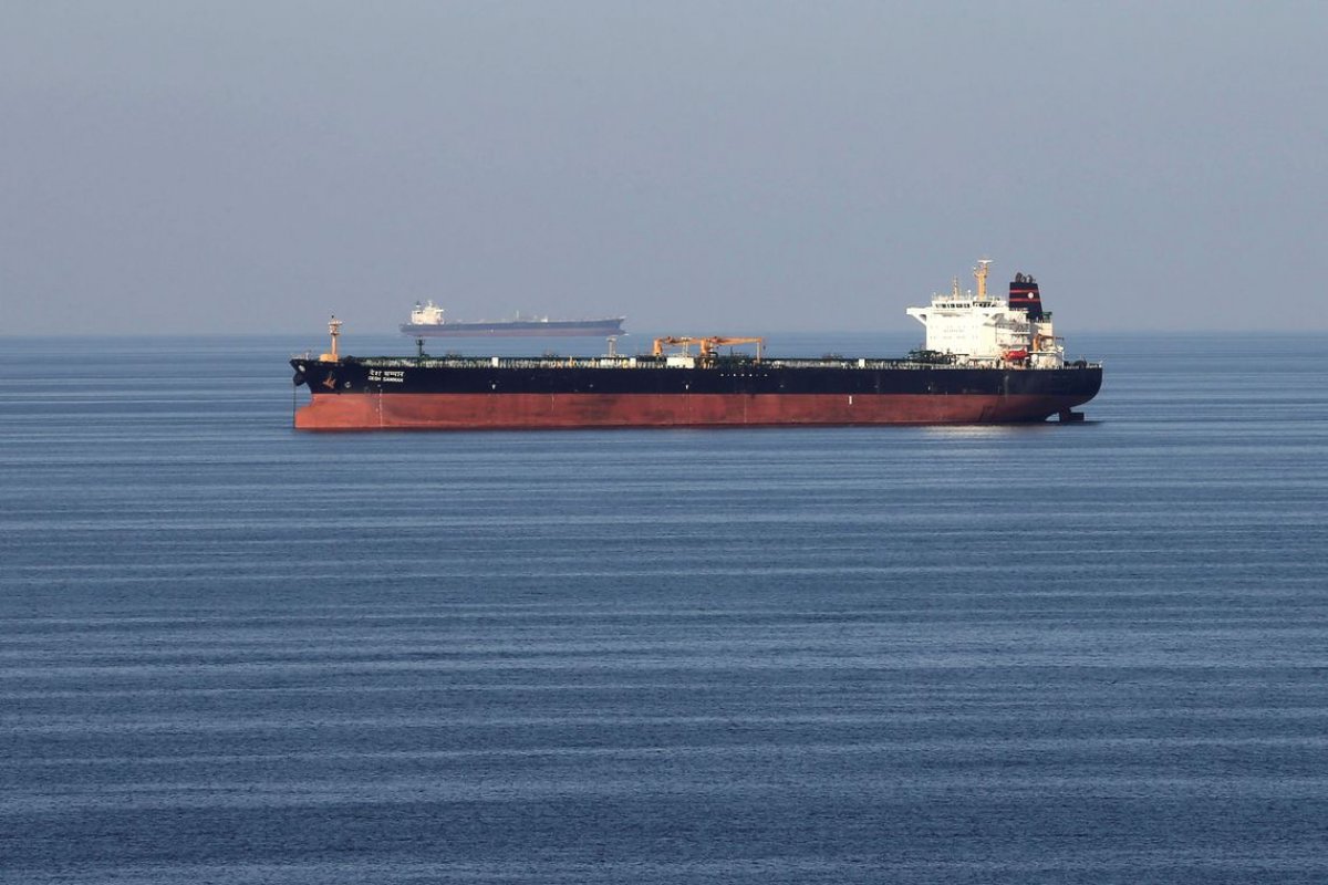 Marinha e Polícia Federal investigam 4 navios gregos por vazamento de óleo