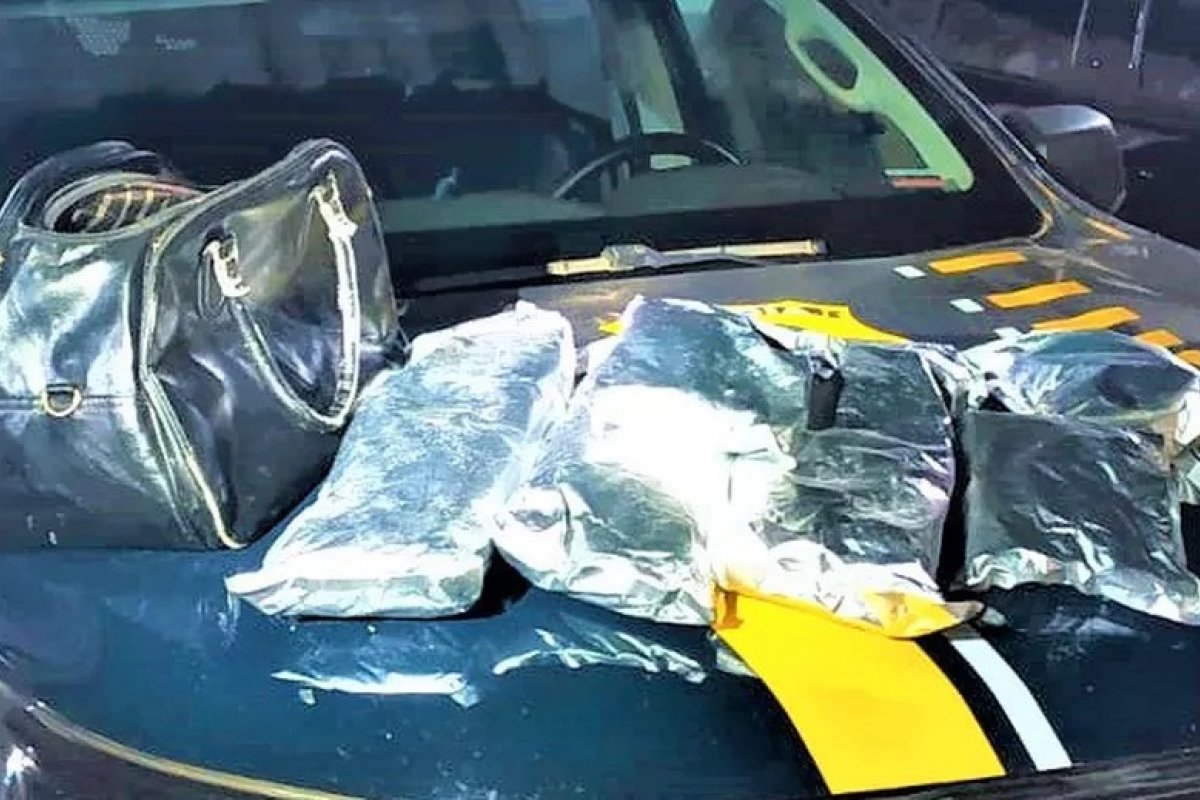 Mais de 12 kg de cocaína são apreendidos dentro de ônibus em Barreiras (BA)