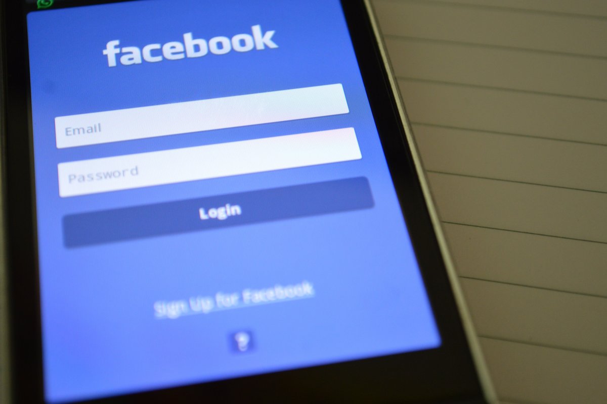 Facebook estuda rever política de excluir de suas plataformas qualquer informação falsa sobre a Covid-19