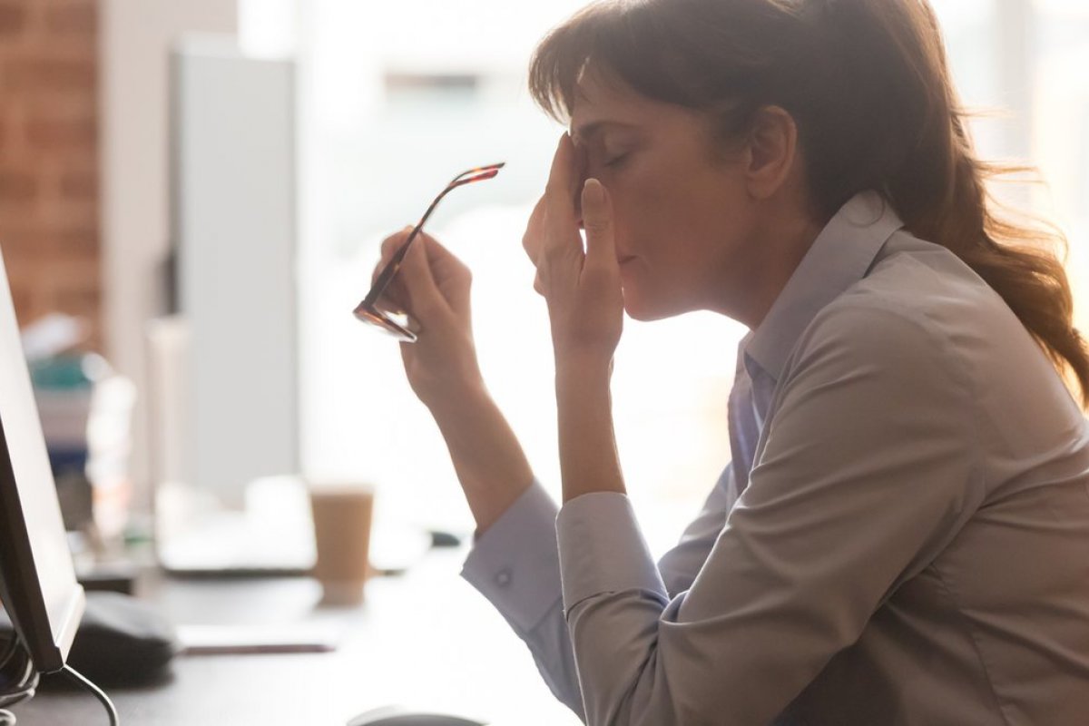 Mais de 80% dos trabalhadores se sentem esgotados no ambiente de trabalho, diz pesquisa