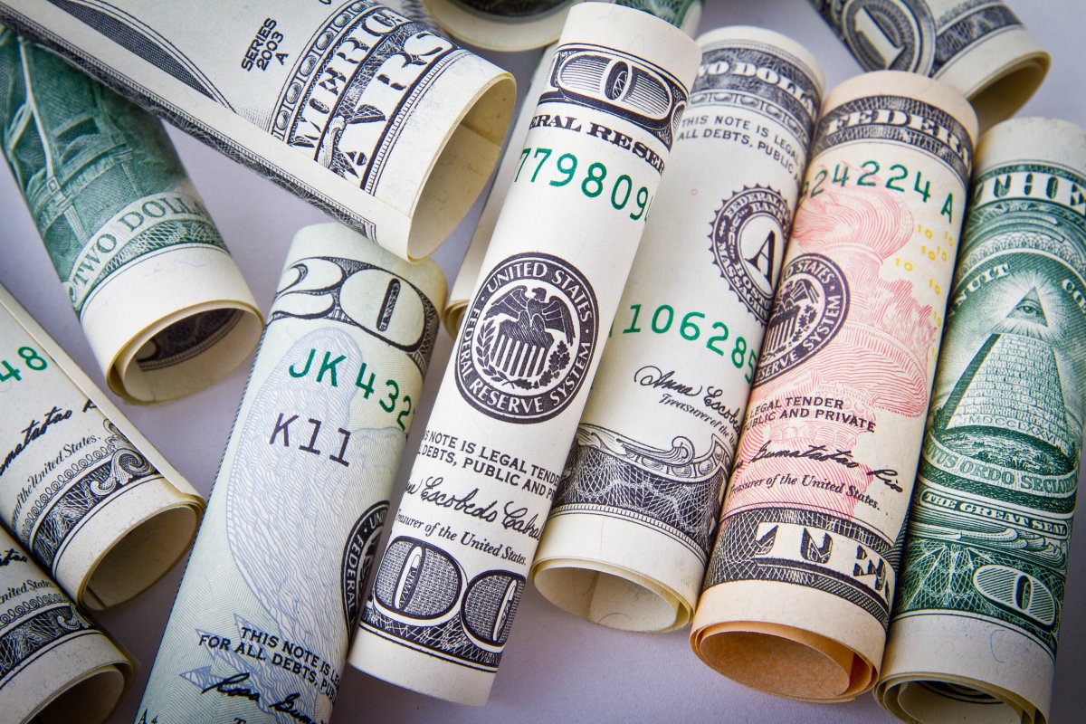 EUA: Dólar cai para R$ 5,34 antes de decisão sobre juros