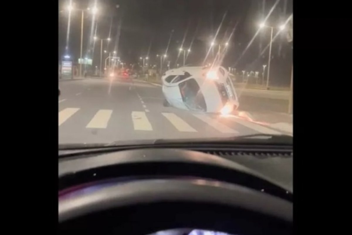 Seis pessoas ficam feridas após motorista fugir de blitz e bater em veículo na orla da Boca do Rio