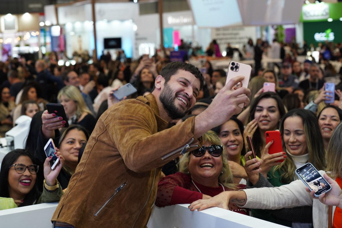Leandro Lima, o Levi de ‘Pantanal’, participa de evento em SP e fala do filho e dos próximos passos na carreira! 
