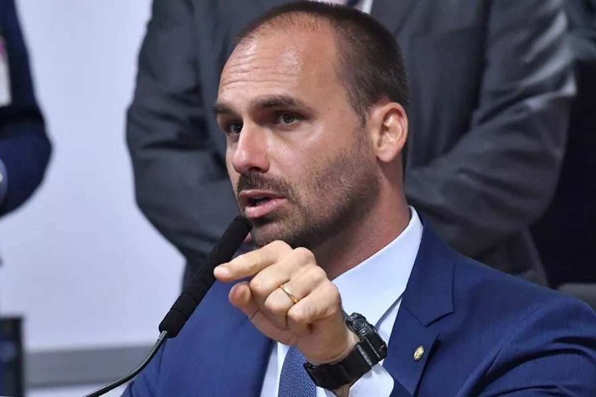 Eleições: Eduardo diz que disputa entre Lula e Bolsonaro está ‘empatada’