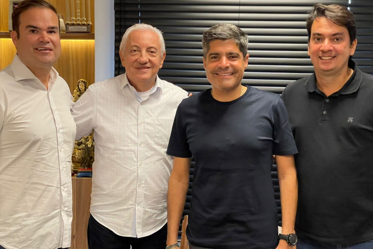 ACM Neto recebe apoio do prefeito da cidade de Jaguaribe 