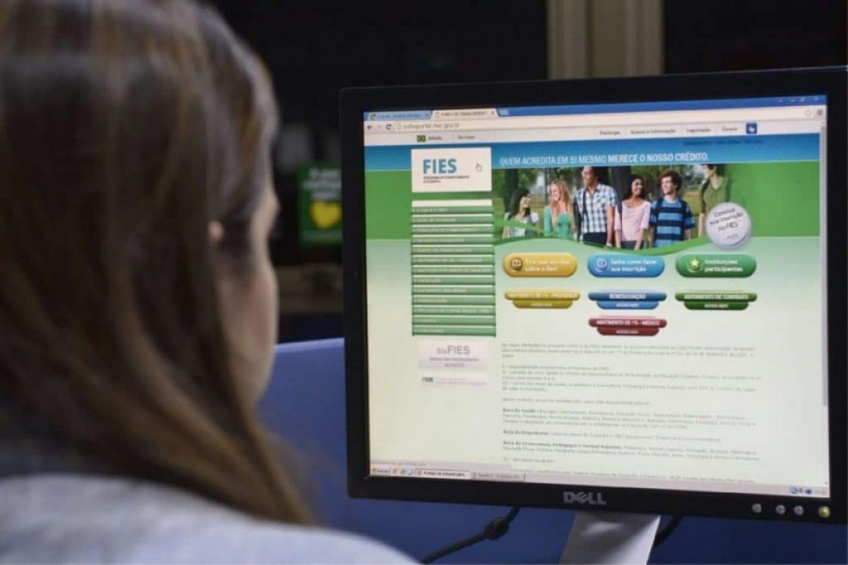 Fies dispõe renegociação de dívidas e atrai 2% dos estudantes 