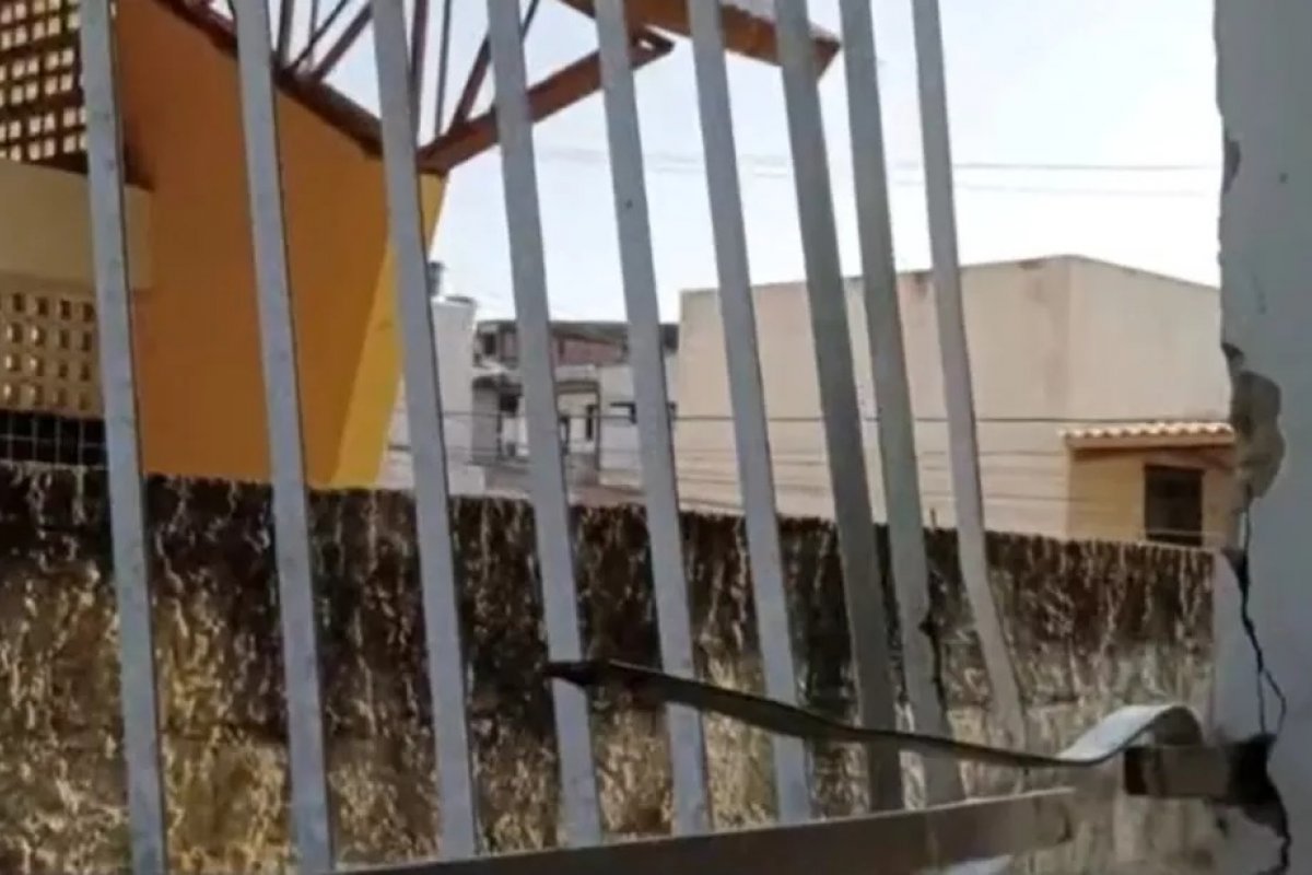 Criminosos arrombam colégio no sul da Bahia e furtam leite em pó e biscoitos 