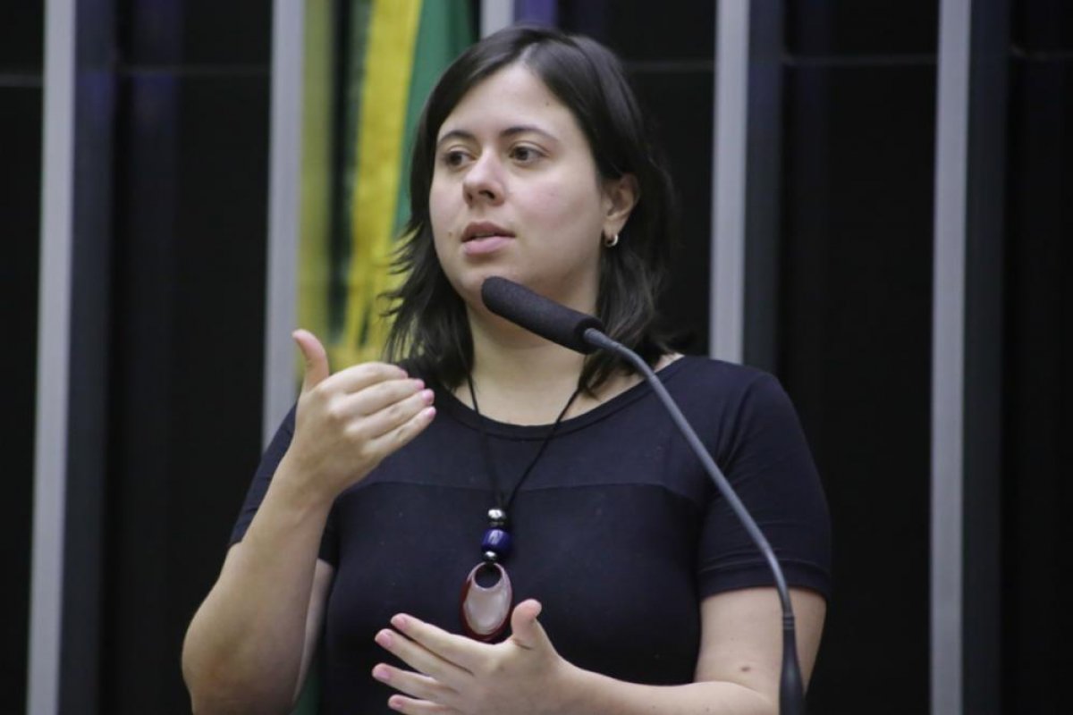 Sâmia Bomfim presta queixa após ameaça de morte e estupro